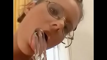 ถูหัวนมและ pussies ของพวกเขา